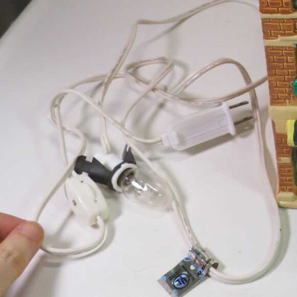 Vintage Department 56 Original Snow Village "Toy Shop" #5073-3,1986-1990 Retired - Picture 16 of 16